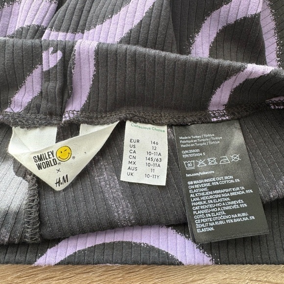 H & M Smiley World Smiles Tank and Biker Shorts - Picture 8 of 11